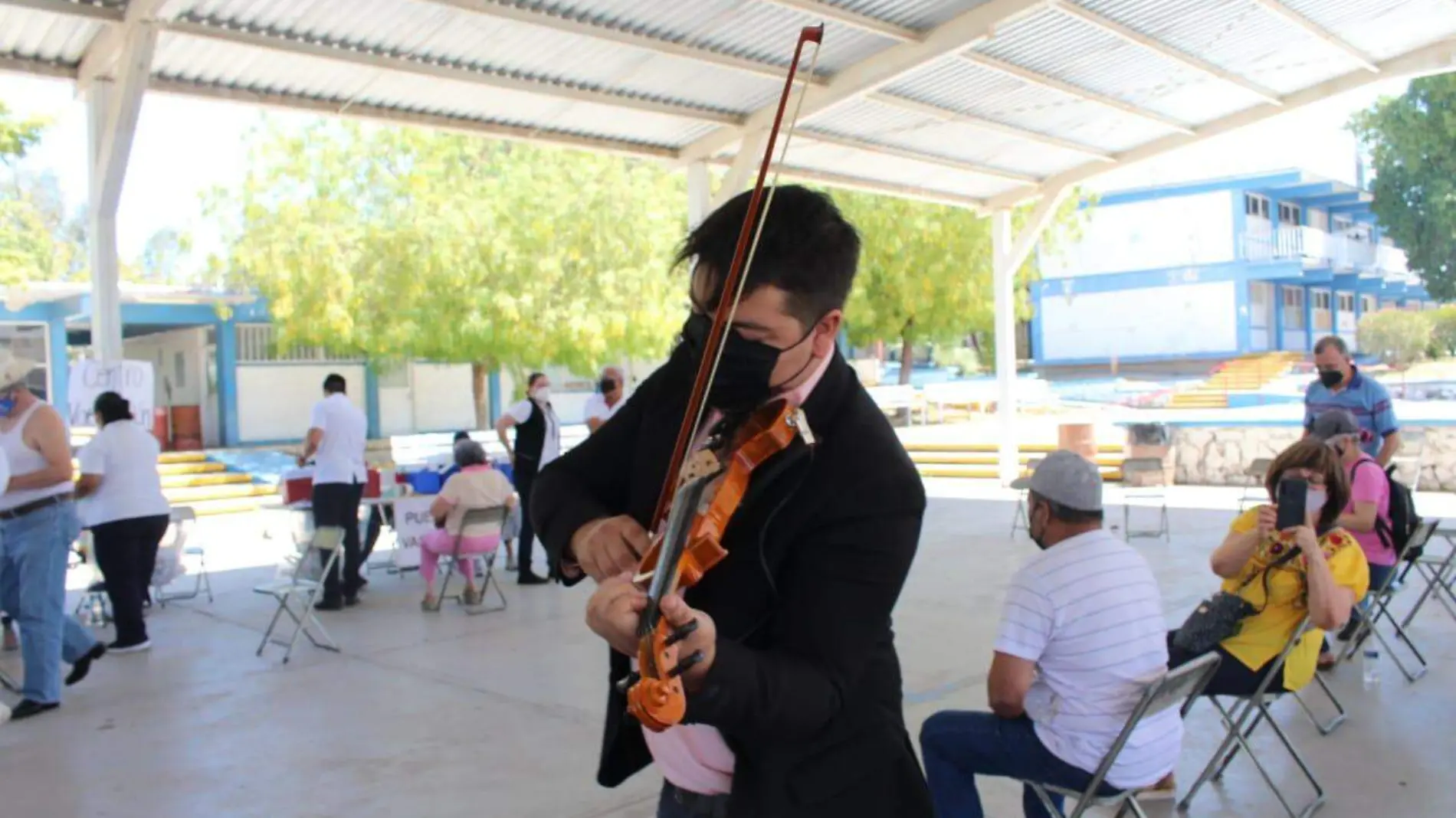 Diego-Bataglia-violinista-Cbtis-11-vacuna-covid (8)